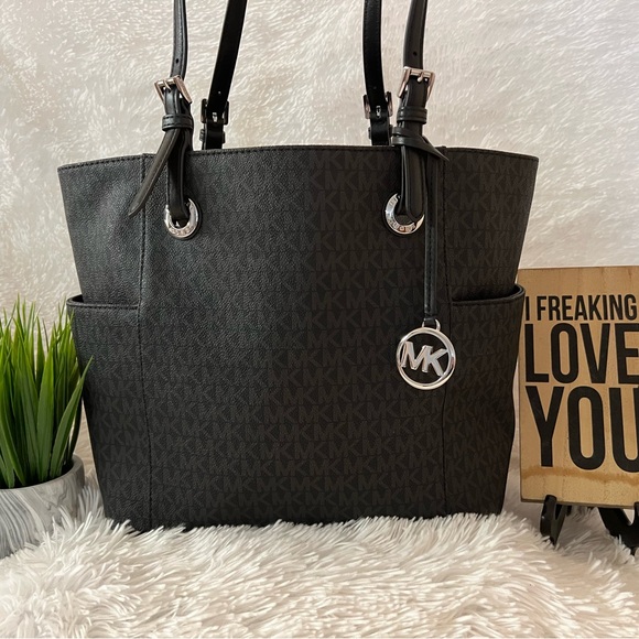 Michael Kors Jet Set Signature Tote Handbag - LIKE NEW! - Picture 2 of 13